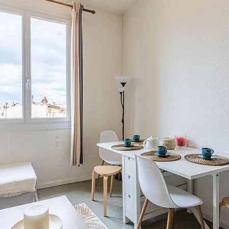 Guestready - Modern Downtown Gem *